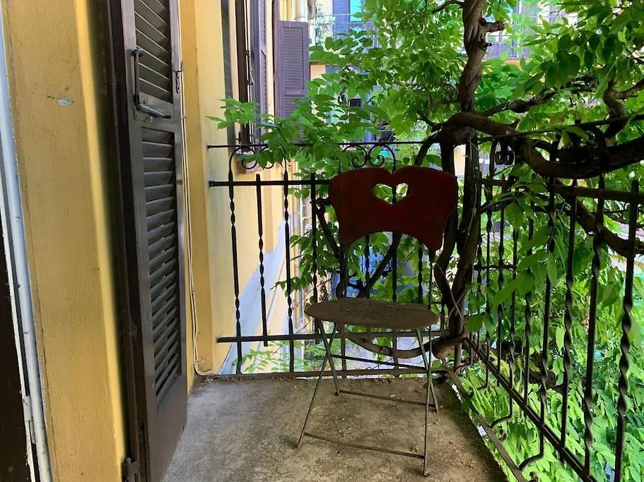 Top Location Naviglio Apartment With Terrace Milan