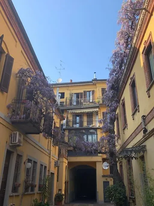 Top Location Naviglio Apartment With Terrace Milan