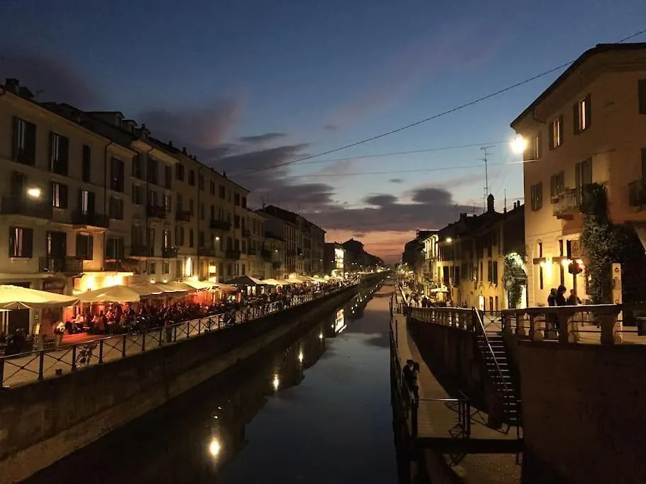 Top Location Naviglio Apartment With Terrace Milan