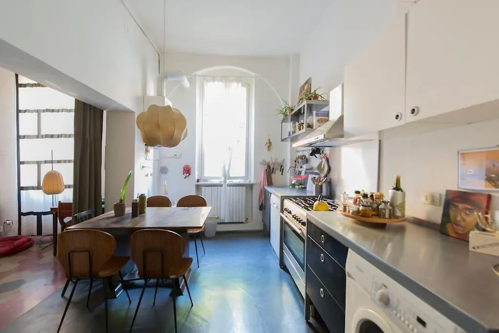 Top Location Naviglio Apartment With Terrace Milan